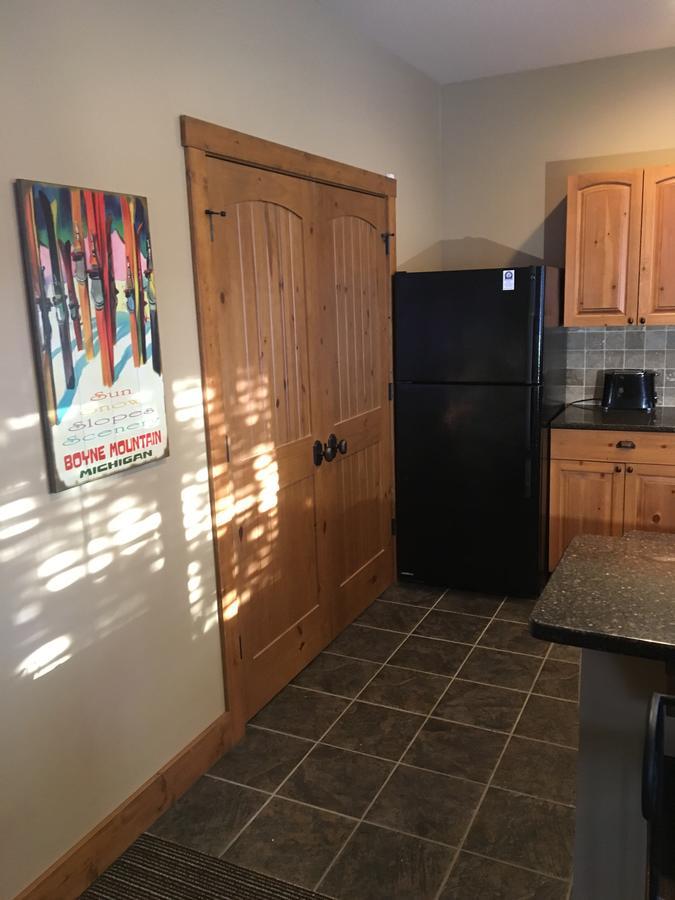 Boyne Mountain Creekside Condo Boyne Falls Экстерьер фото